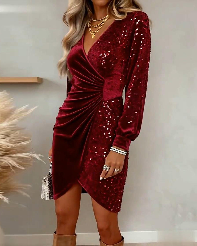 Ava | Sexy velvet dress with sequins and a V-neck