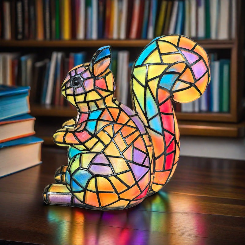 Nino | Magisk Squirrel-Shaped Lamp Made of Colored Glass