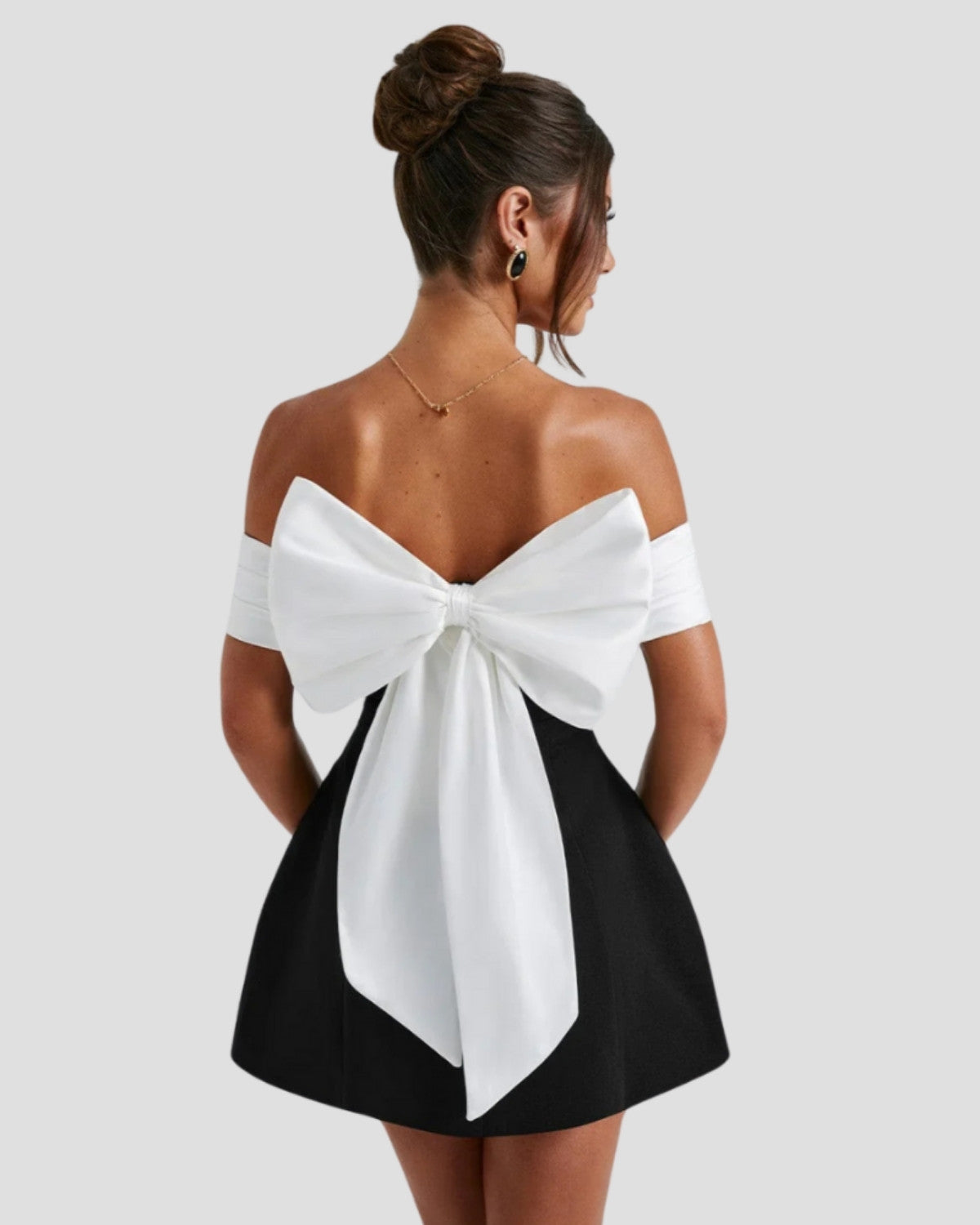 Isadora - Elegant Mini Dress with Bow at the Back